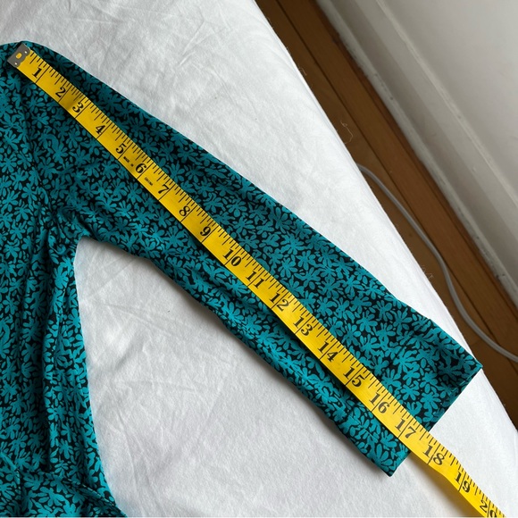 DVF Blue Floral Silk Wrap Dress Size 0 - Picture 10 of 13